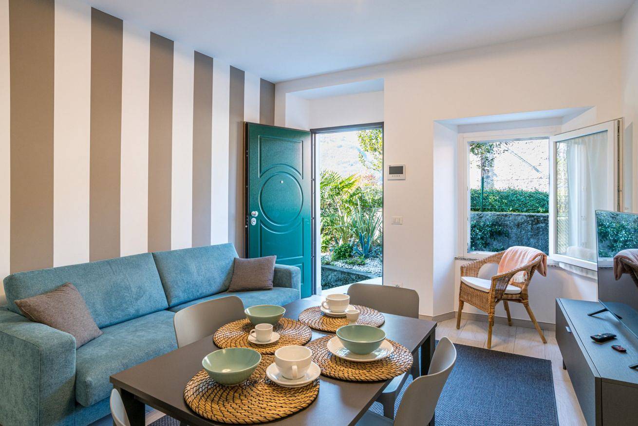 Ganze Wohnung, Ferienwohnung für 5 Personen mit Balkon/Terrasse in Lierna, Westliche Bergamo-Alpen