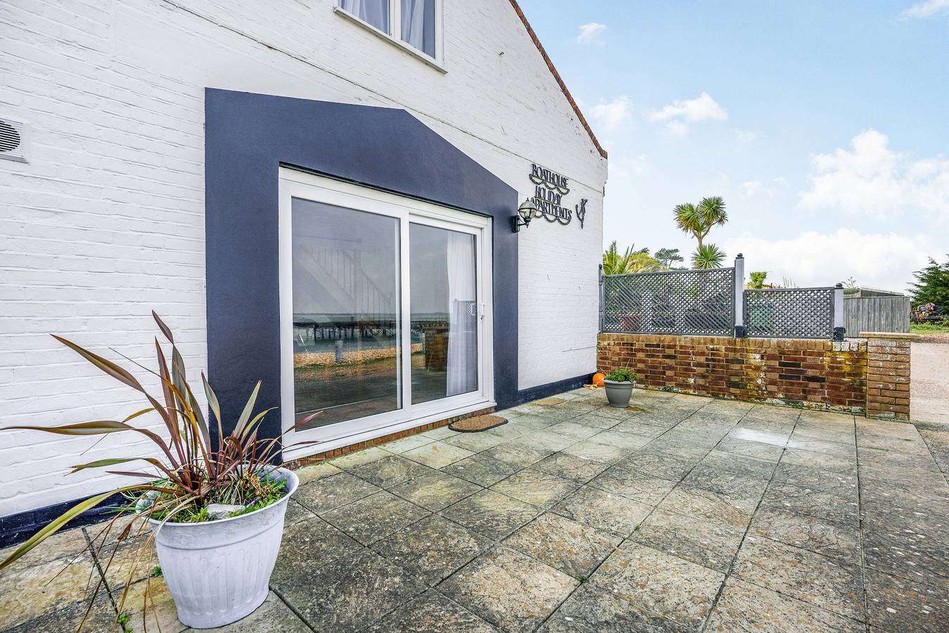 Entire apartment, North West Sea View No. 3 in Norton Green, Isle of Wight
