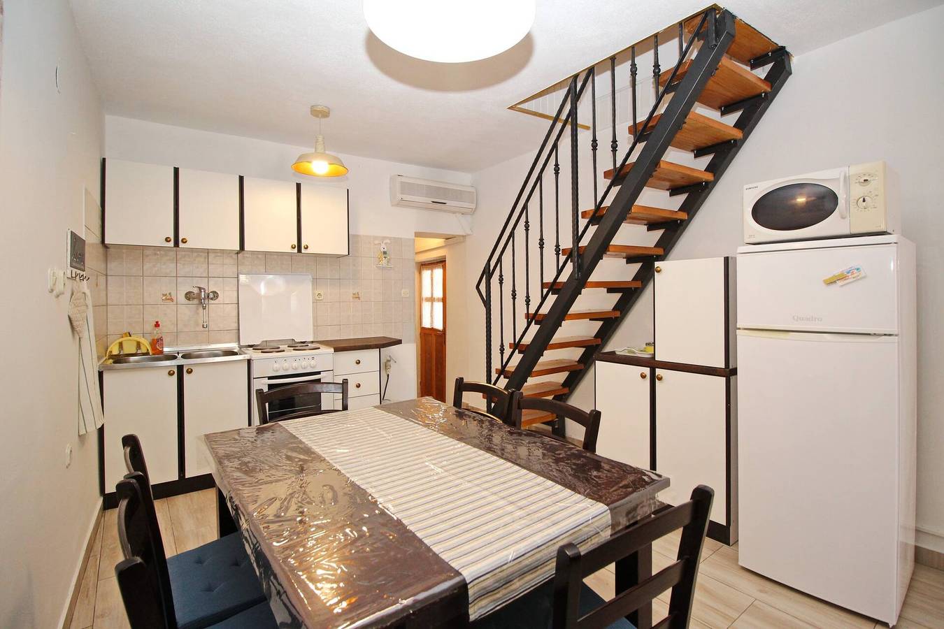 Appartamento intero, Appartamento vacanze per 6 persone con balcone in Baška, Krk (Croazia)