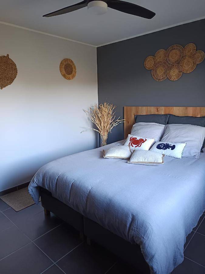 Location de vacances pour 2 personnes, avec jardin ainsi que vue et terrasse dans Lac de la Cavayère