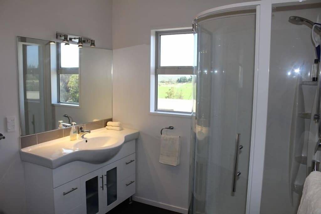 Ferienhaus Nine Mile Views, Charleston, Westport in West Coast (Neuseeland)