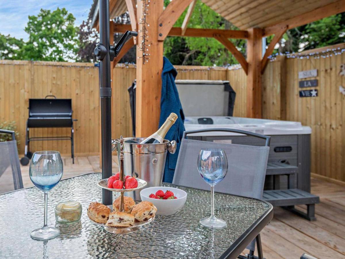 1 Bed in Lymington oc-92256 in Lymington, Hampshire