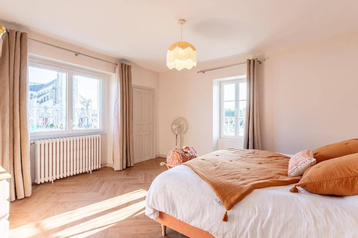 Five-Bedroom House in Montaigu-Vendée, Vallée de la Loire