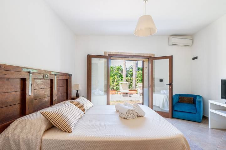 Room 'Masseria Giamarra, Room 6' with Shared Pool, Wi-Fi and Air Conditioning in Carpignano Salentino, Lecce-provinsen