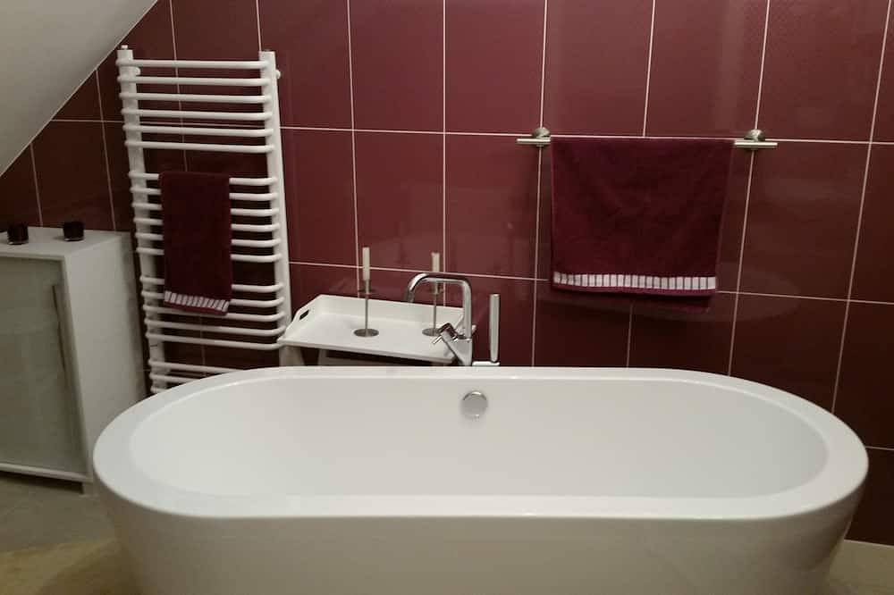 Ganze Wohnung, Kleine gelbe Villa in Masuren (Wohnung West im Dachgeschoss) in Heilige Linde, Ermland-Masuren