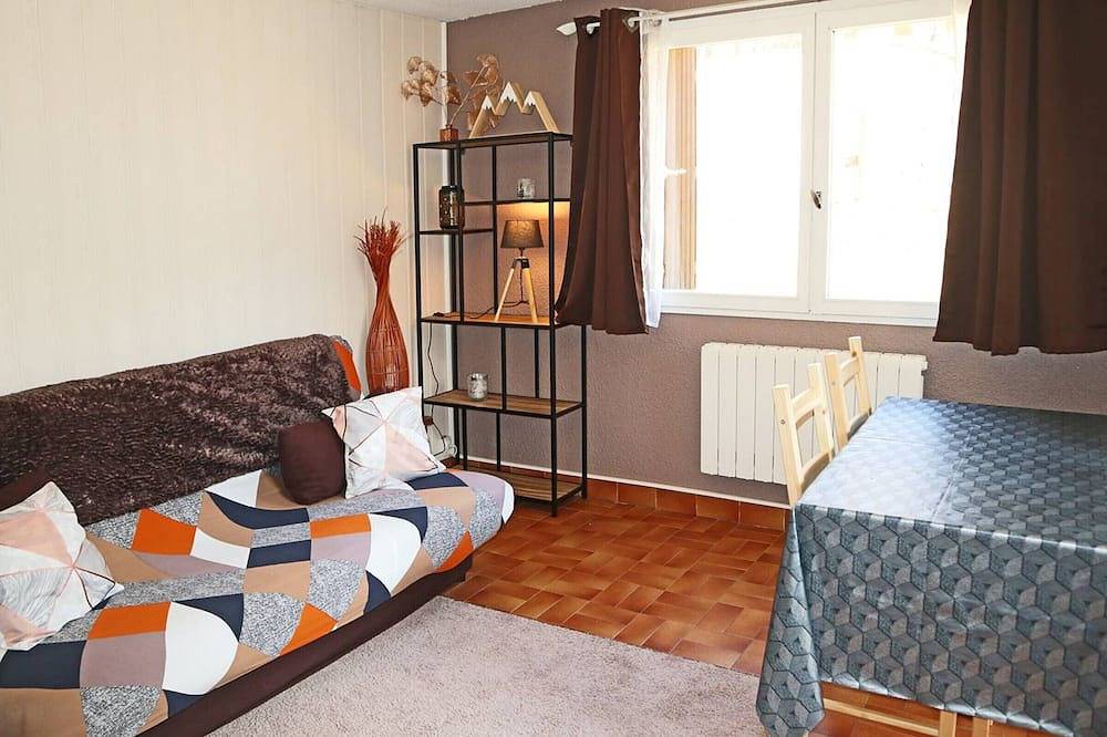 Apartamento entero, Estudio acogedor con balcón, acceso directo a pistas, cerca del centro, ideal para 4 personas in Les Orres, Parque Nacional de los Ecrins