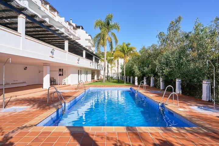 Apartamento para 6 personas, con jardín, Se admiten mascotas en La Herradura