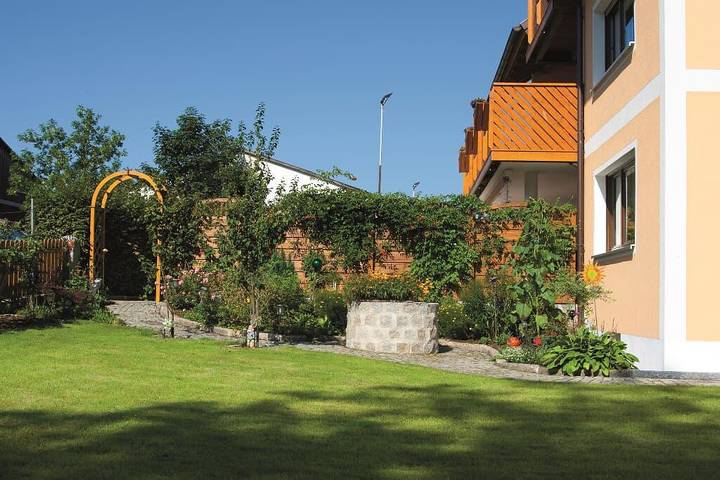 Ganze Ferienwohnung, Ferienwohnung Brigitte Frank - Ruhige Ferienwohnung (80qm) mit eigenem Weiher in Bärnau, Ostbayern