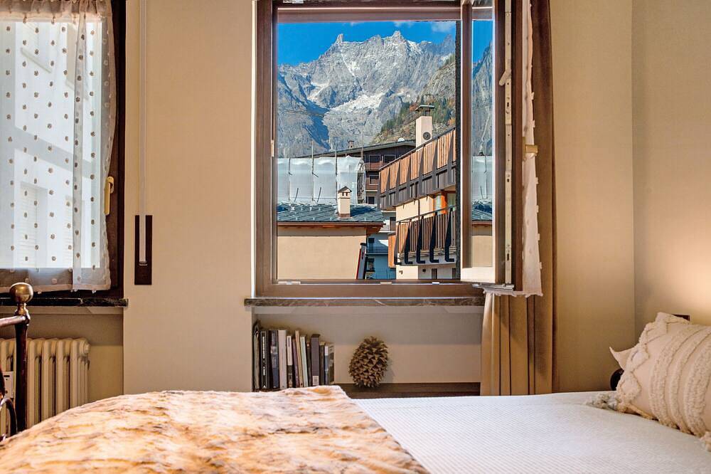Entire apartment, Nid des Alpes - Elegance in the Heart of Courmayeur in Courmayeur, Wallisian Alps