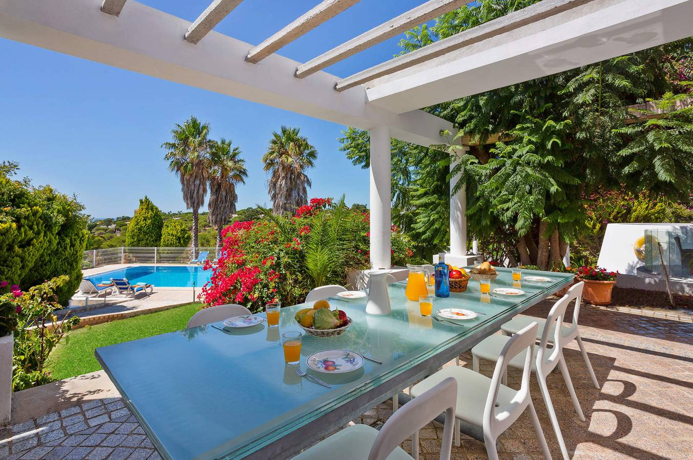 Villa Pinhal Santo by Villa Plus in Quinta do Lago, Almancil