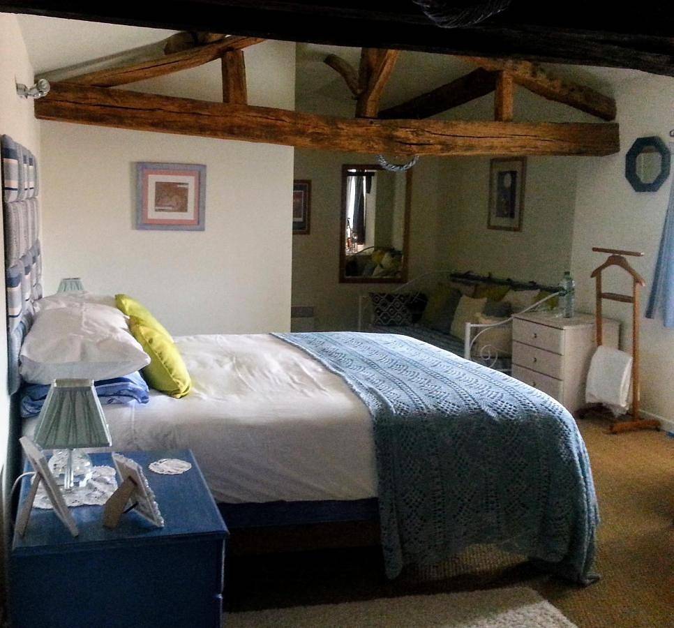 Chambre d'Hôtes Oiron, Deux Sevres - not near Taize, Burgundy in Oiron, Deux-Sèvres