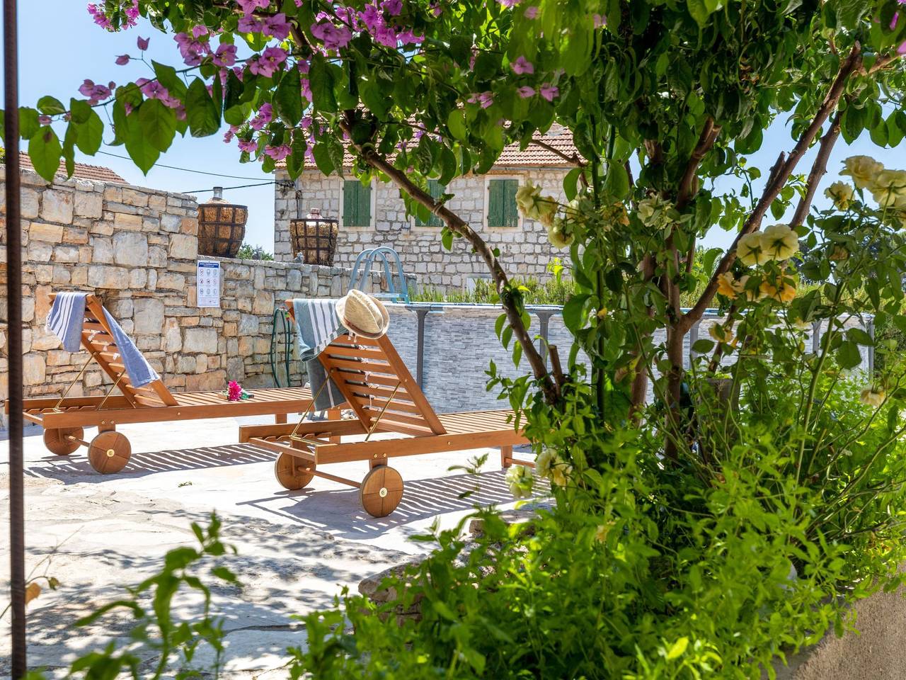 Ruhige Villa mit weitläufigem Garten, ideal für Familien mit Kindern in Grohote, Solta