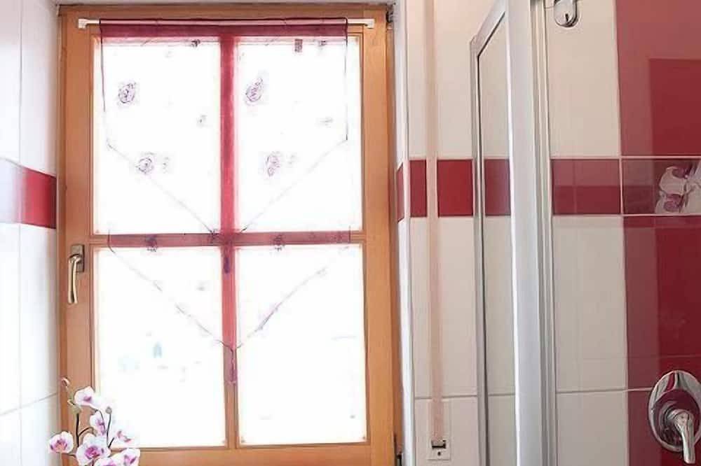 Ganze Wohnung, Liebevoll eingerichtete Dachgeschosswohnung (31qm) für 2 Personen in Viereth-Trunstadt, Fränkisches Weinland