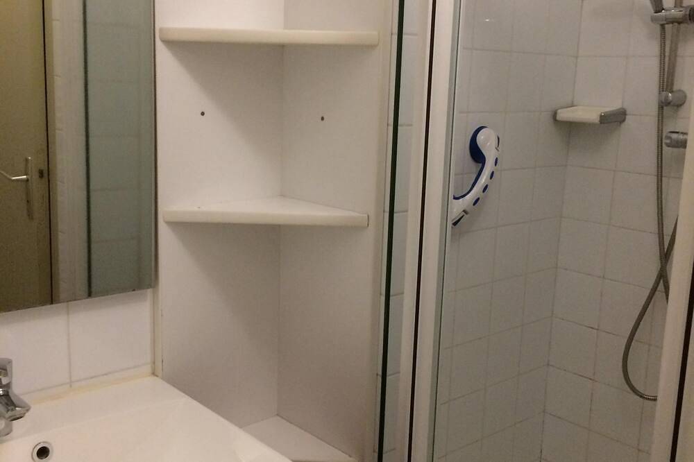 Appartement entier, Bord-mer, pas vis à vis, Rez-Jardin, Terrasse. park. privé, orienté Sud, Confort in Damgan, Côte des Mégalithes