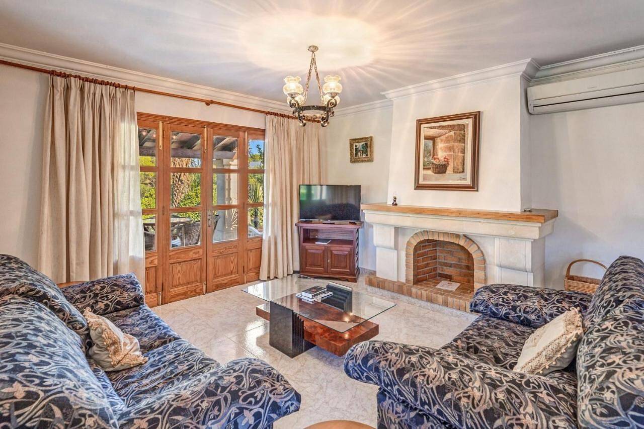 Villa 'Ginebro Puerto Pollença' with Private Pool, Wi-Fi and Air Conditioning in Port de Pollença, Pollença