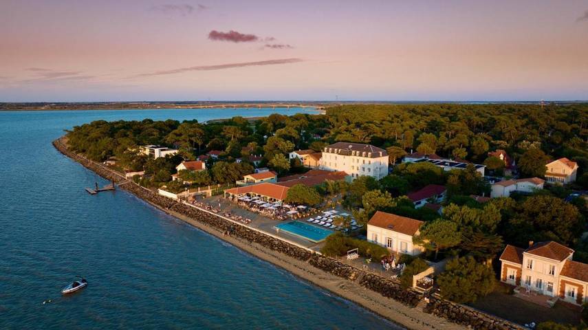 Hôtel pour 2 personnes, avec Balcon et Terrasse ainsi que Jardin et Piscine