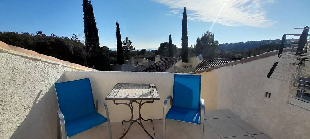 Gîte pour 2 personnes, avec terrasse et piscine