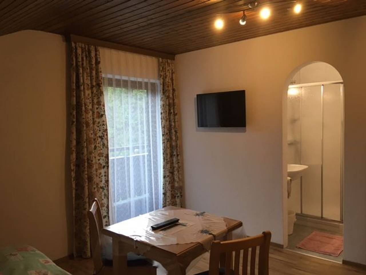 Haus Bleckwand - Doppelzimmer 4 in Abersee, Strobl