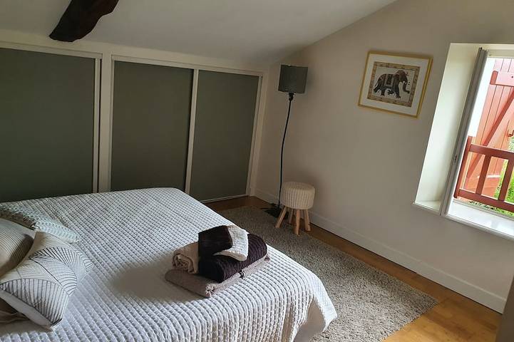 Location de vacances pour 6 personnes, avec jardin ainsi que terrasse et piscine à Bardos - 3