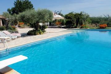Gîte pour 6 personnes, avec terrasse et jardin à La Verdière