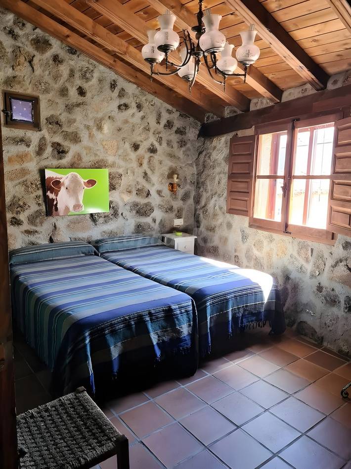Gîte rural 'Casa Rural Menta y Canela' avec vue sur la montagne, terrasse privée et barbecue in Tórtoles, Région d'Ávila
