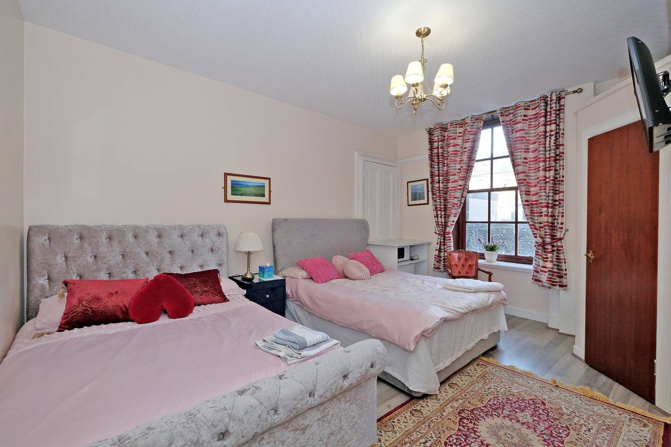 Grand Mansion, 9 Beds, Sleeps 17, Parking - Groups in Aberdeen, Aberdeenshire