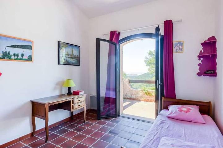 Location de vacances pour 6 personnes, avec piscine et balcon à Solliès-Ville - 2