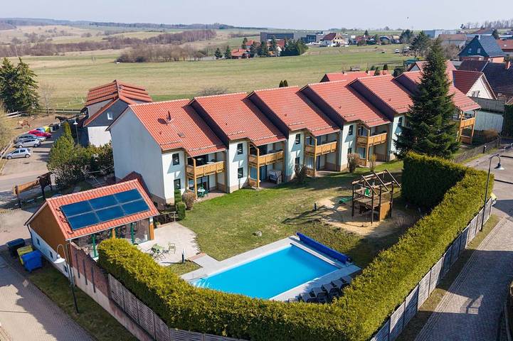 Ferienwohnung für 6 Personen, mit Balkon und Garten sowie Pool in Allrode