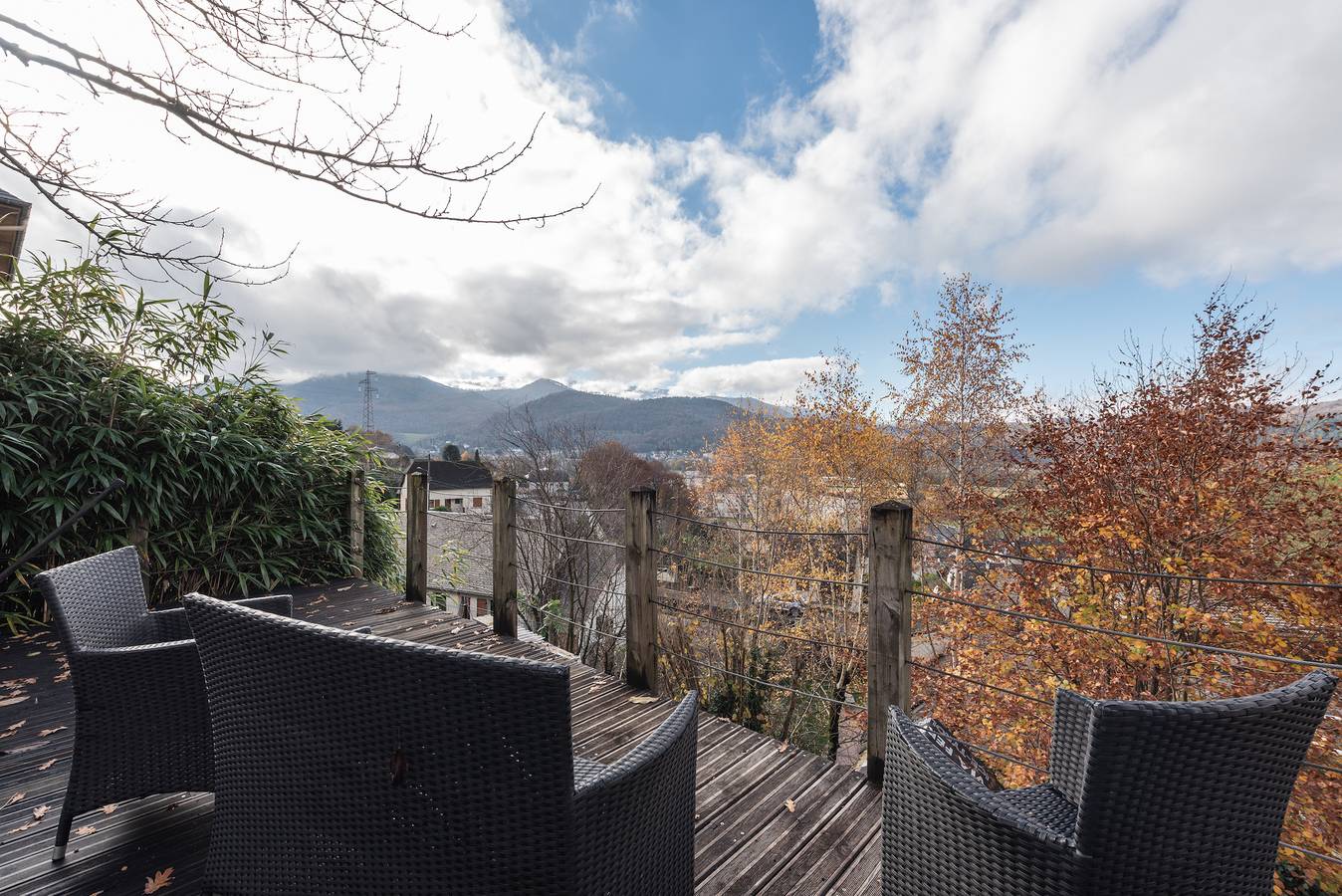 Maison Paul – Villa on the Hill in the Pyrenees Mountain View, Private Terrace, High-Speed Wi-Fi in Bagnères-de-Bigorre, Hautes-Pyrénées