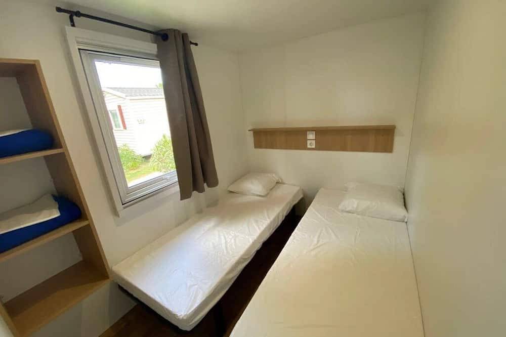 Zecamping 2 étoiles piscine 4km plage mobil-home Tv clim 29m2 4 pers in Villeneuve-lès-Maguelone, Côte méditerranéenne (France)