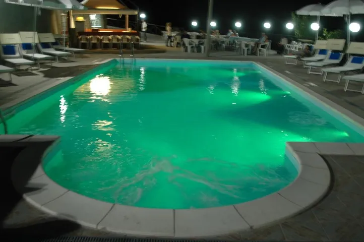 Landhaus für 2 Personen, mit Kinderpool und Garten sowie Pool und Whirlpool, mit Haustier - 1