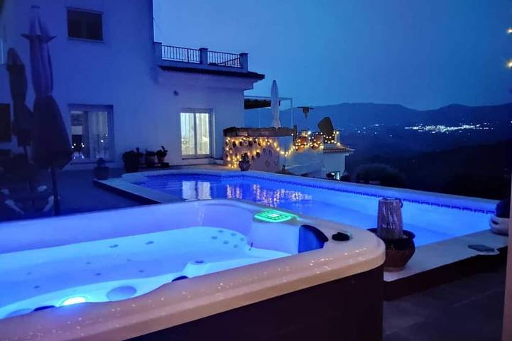 Apartamento de vacaciones para 3 personas, con terraza y piscina además de jacuzzi y jardín - 1