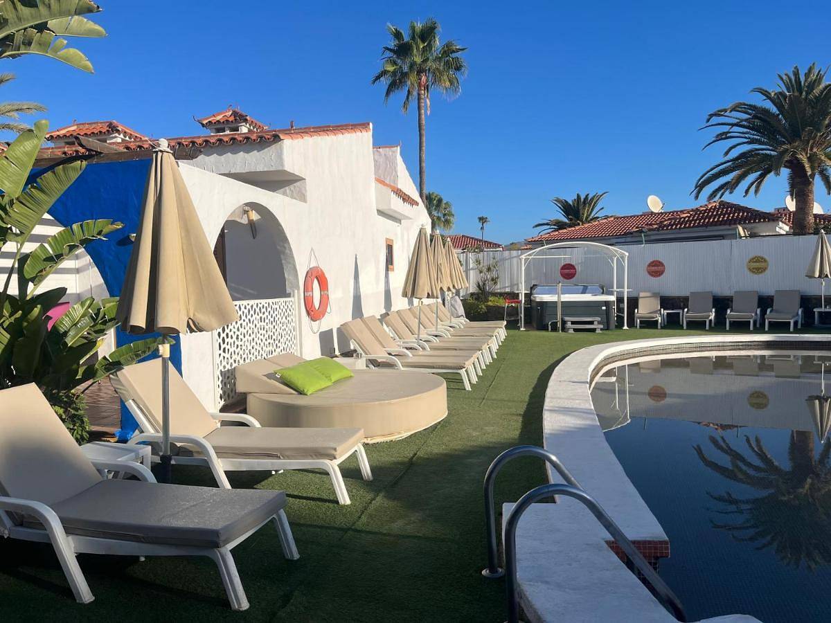 Rainbow Golf Bungalows, Gay Men-only Resort in Campo Internacional, San Bartolomé de Tirajana