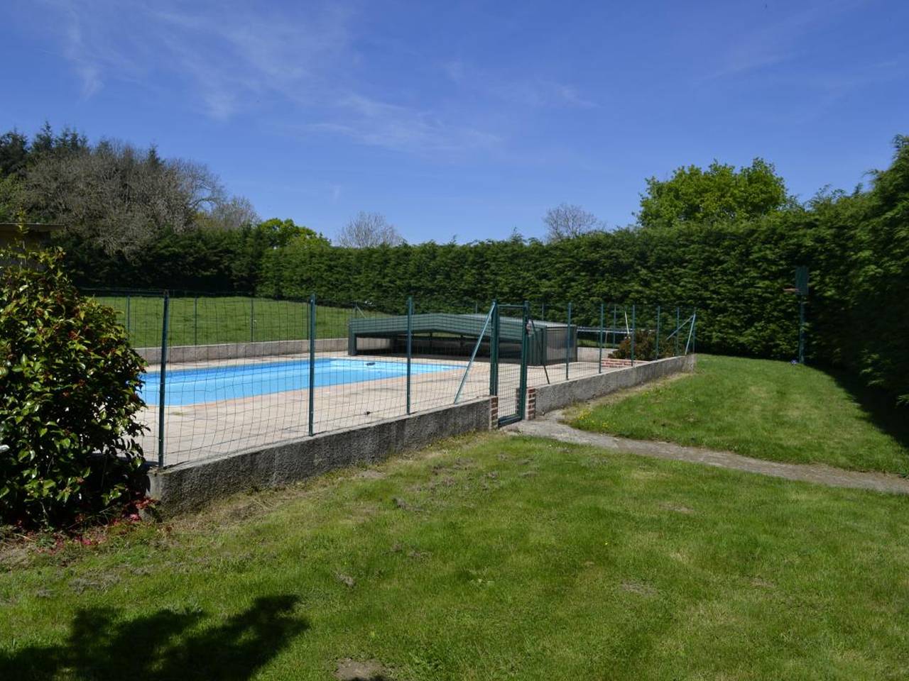 Charmant Gîte avec Piscine, Jardin et Jeux Enfants près de St Pourçain/Sioule in Cressanges, Allier