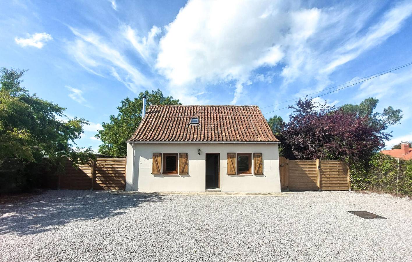 Cozy Garden Retreat with Wifi & Parking in Zutkerque, Saint-Omer region