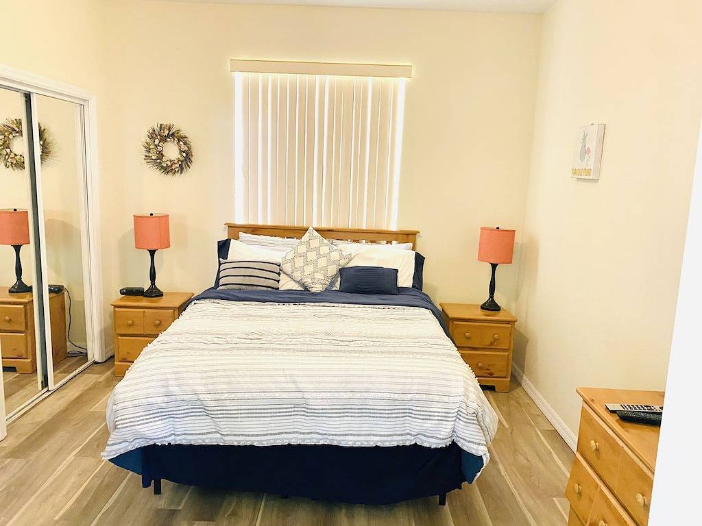 Snow Bird friendly..Gorgeous 3 bed 2 bath vacation property in a gated community in Lake Marion (FL)