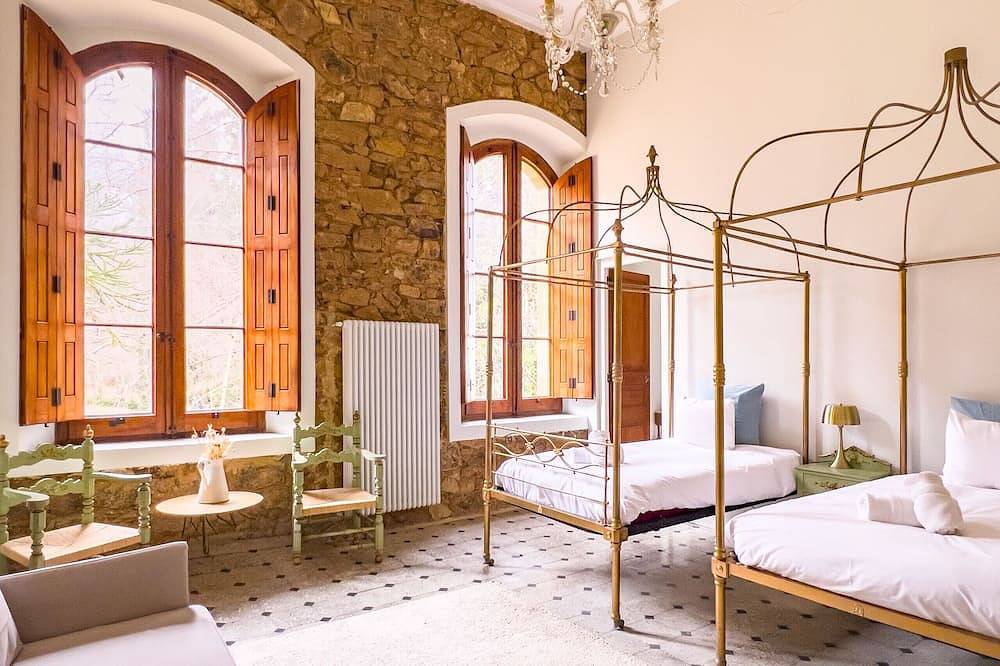 Reserva un retiro en un castillo en plena naturaleza, cerca de Barcelona, Cataluña, España in San Hilario Sacalm, Provincia de Gerona