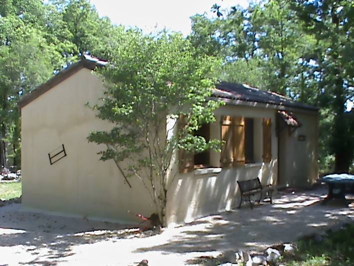 Gîte pour 4 personnes, avec Terrasse ainsi que Jardin et Piscine