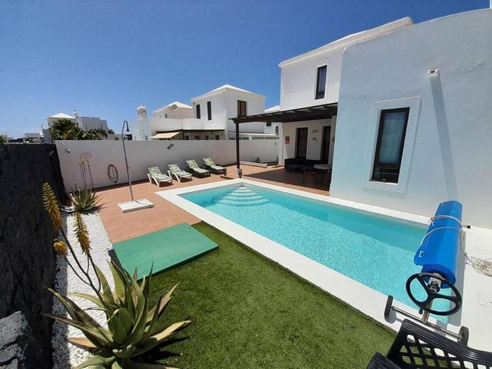 Chalet para 4 personas, con piscina y jardín en Playa Blanca