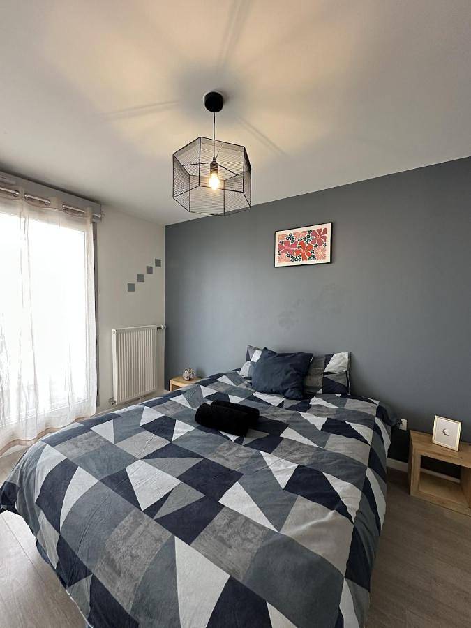 Appartement entier, Cozy T2 au pied de la gare in Évry-Courcouronnes, Essonne