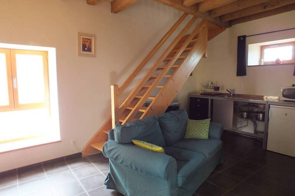 Charming 1 Bdr Apt w/ Garden in Quiet Village in Étivey, Avallon region