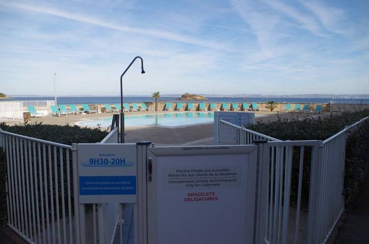 Gîte pour 2 personnes, avec vue ainsi que piscine et jardin, animaux acceptés dans Plage des Sables Blancs (Douarnenez) - 2