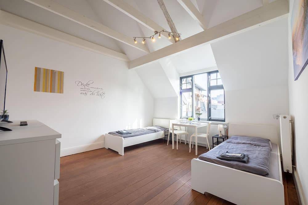 Ganze Wohnung, Große Monteurwohnung in Villa - 4 Zimmer (8 Personen), Wlan, Tv, Küche - Ahrensburg Nähe Hamburg in Ahrensburg, Kreis Stormarn