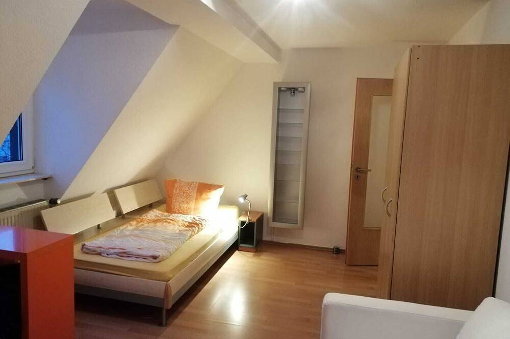 Ganze Wohnung, Fewo in Bayreuth Zentrum nur 8 Gehmin. , Wifi - Parken frei, Balkon, gute Lage in Frankenalb