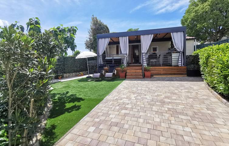 Ferienhaus für 3 Personen, mit Terrasse in Vantacici