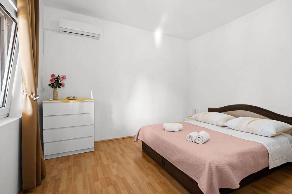 Holiday Home San by Villas Guide in Dalmatinisches Zagora
