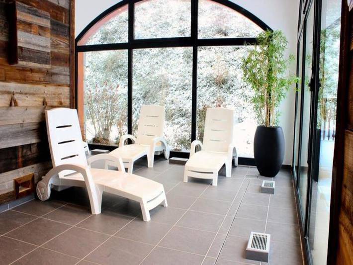 Chalet pour 6 personnes, avec jacuzzi et balcon ainsi que piscine et sauna, adapté aux familles dans Val-Cenis - 2