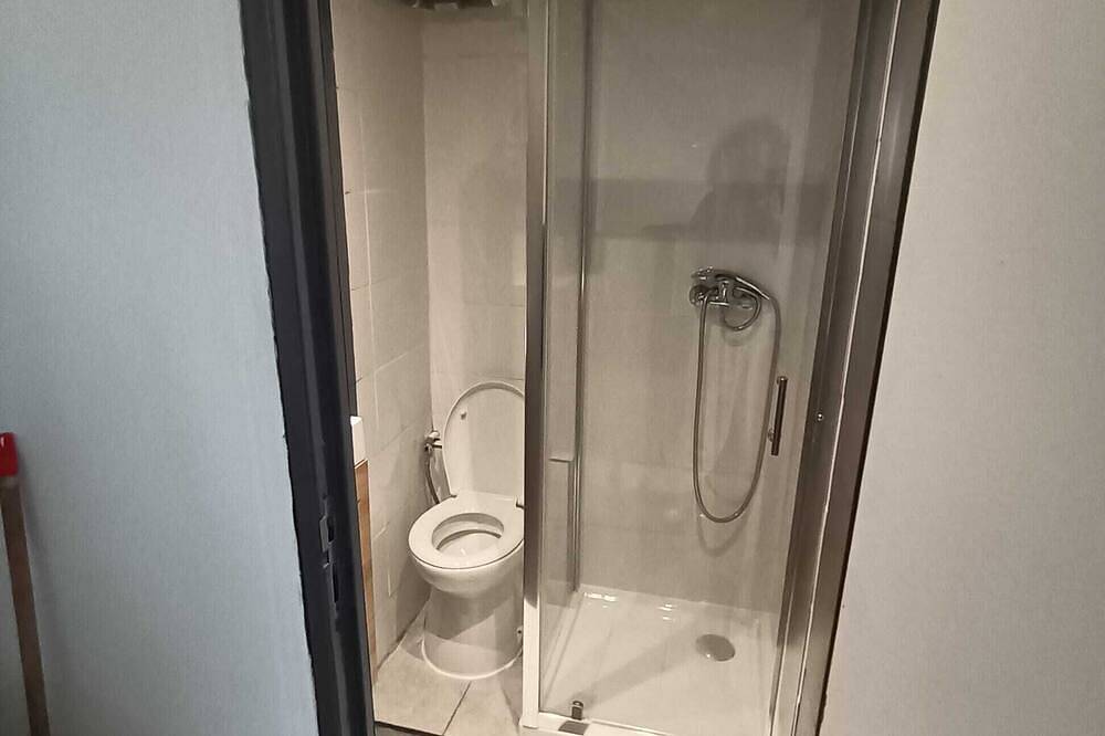 Entire apartment, Studio Porte de Paris in Bagnolet, Seine-Saint-Denis