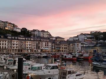 Gîte pour 8 personnes, avec balcon dans Luarca