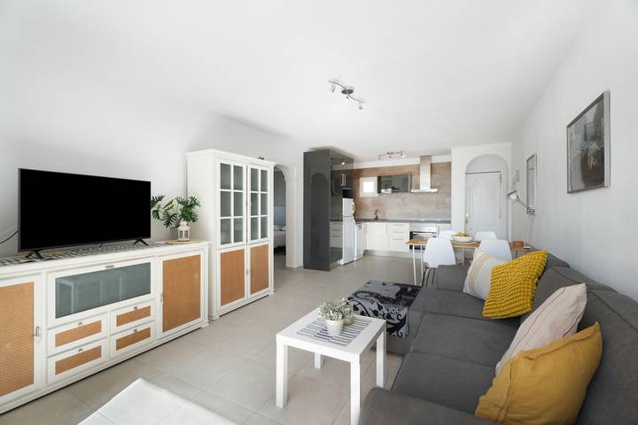 Vivienda Vacacional 'Casa Agua Y Sol 2' con Vista al Mar, Piscina Compartida y Wi-Fi in Porís de Abona, Tenerife Sur
